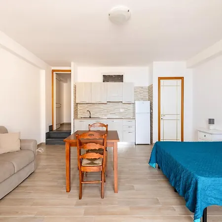 Aria Condizionata E Terrazza Vista Mare * كاستيلساردو